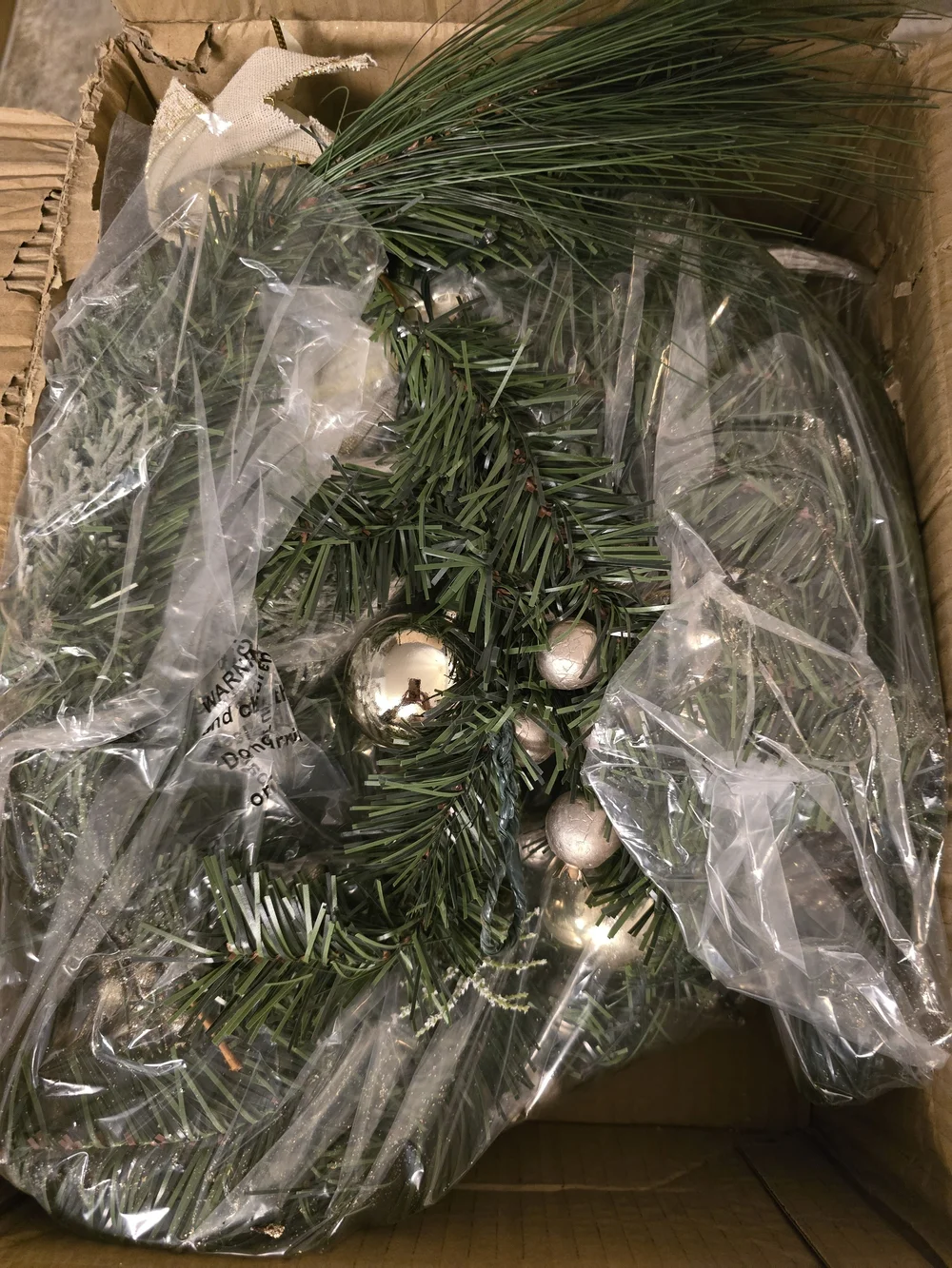Elegant Gold & Pine Holiday Garland with Bows and Lights. 6 Feet. NEW.
